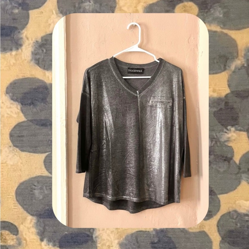🏷️🆕🎉 gray silver metallic foil v-neck long sleeve top